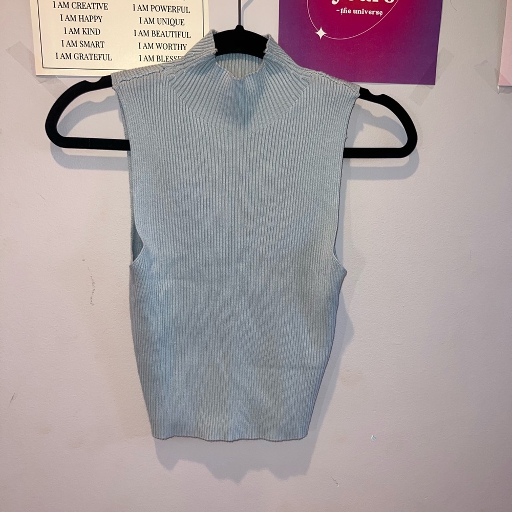 Jolie & Joy blue ribbed slight turtleneck knit top